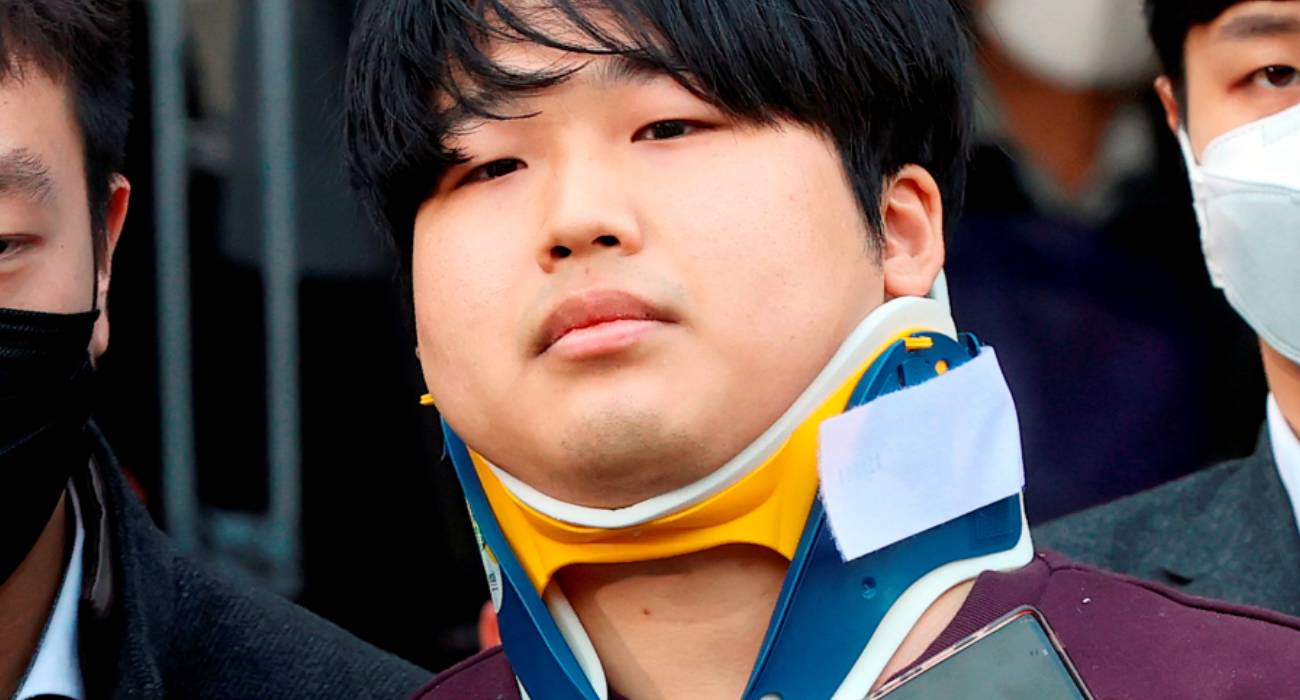 韩国N号房 女人厕所被强奸 直播脱衣 身体刻字 圆珠笔插逼等重口行为视频录像流出