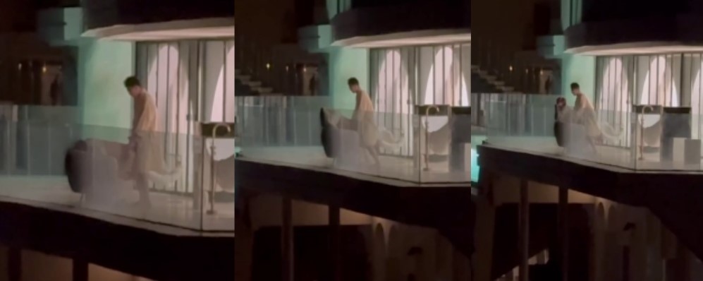 豪华别墅的风景线一览无余  有钱人玩的真花  灯火通明的阳台上打野战被邻居偷拍视频流出