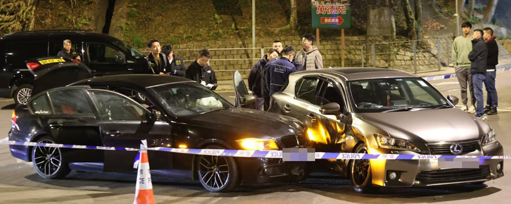 警匪电影照进现实  香港新丰路南丰珠宝被四名劫匪洗劫一空后弃车逃离视频