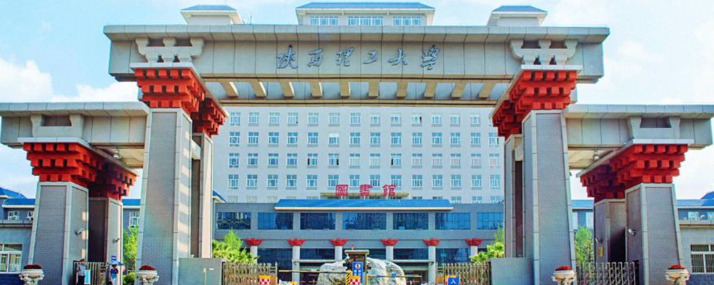 陕西理工大学惊现活春宫名场面 学生情侣凉亭内上演忘我调情 没成想被吃瓜群众偷拍曝光