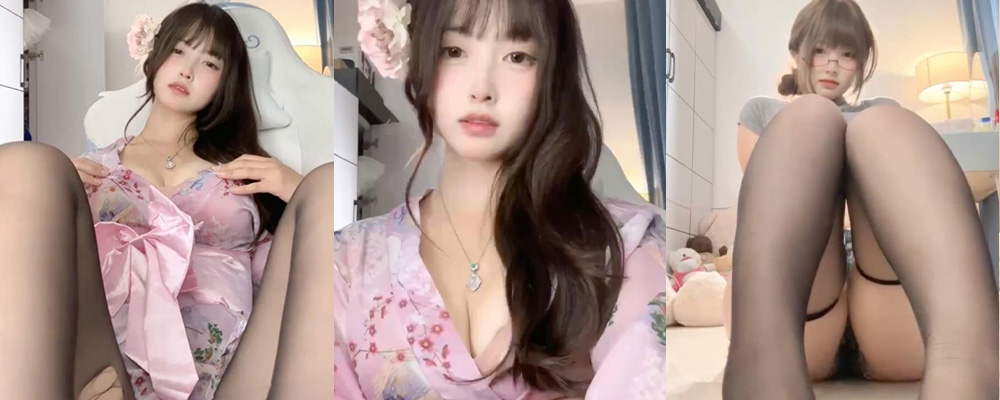 清纯女大学生带着骚气眼睛居家自慰   狐狸精般妖艳魅惑男人  黑丝包裹湿润玉足勾引鸡吧欲望